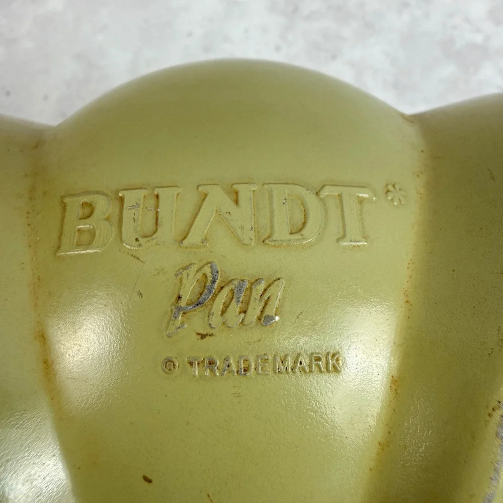 Nordic Ware Bundt Pan Avocado Green‎ 12 Cup Heavy Cast Aluminum Box 1970s